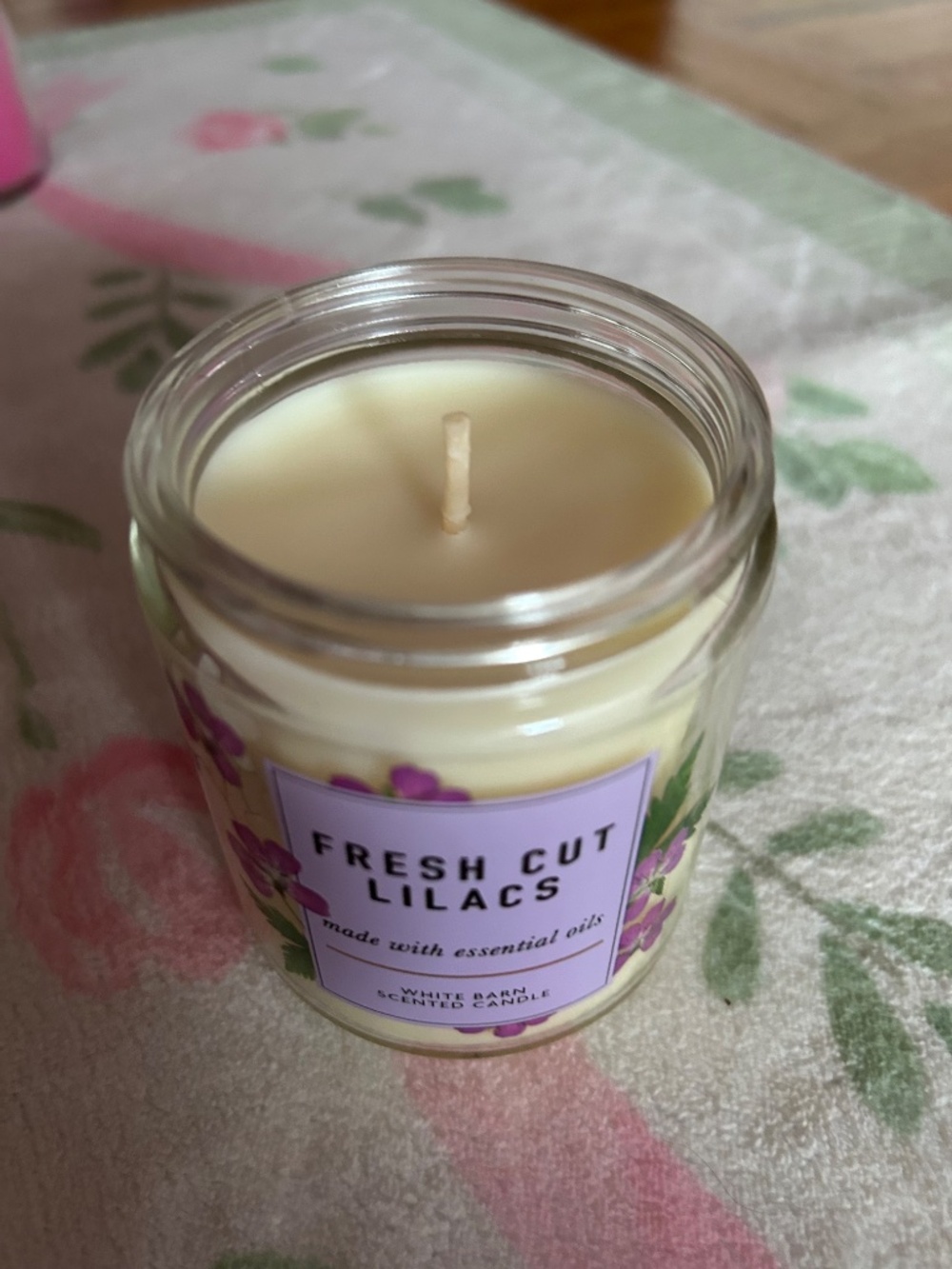 BBW Fresh Cut Lilacs Single Wick Candle - Picture 2 of 2